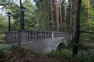 Миниатюра: Мост в парке. Общий вид. Фото - №593